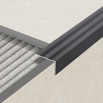 Zelfklevend Trapprofiel 24,5MM x 35MM Mat Zwart - lengte 1,50 meter - afbeelding 1