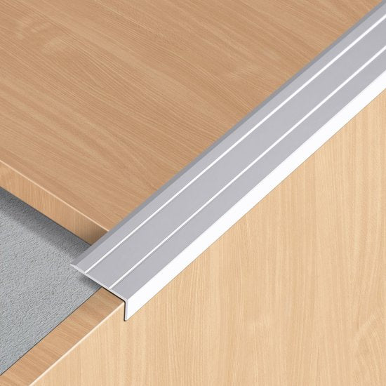 Selbstklebendes Treppenprofil 10 mm x 24 mm matt silber – Länge 1,50 Meter