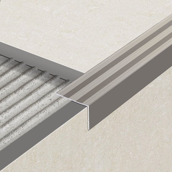 Zelfklevend Trapprofiel 24,5MM x 35MM Mat Titanium - lengte 1,50 meter - afbeelding 1