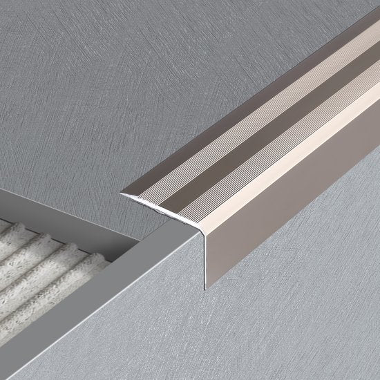 Selbstklebendes Treppenprofil 32 mm x 45 mm Matt-Titan – Länge 1,50 Meter