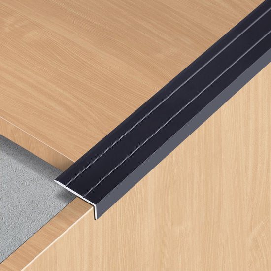 Selbstklebendes Treppenprofil 10 mm x 24 mm matt schwarz - Länge 1,50 Meter