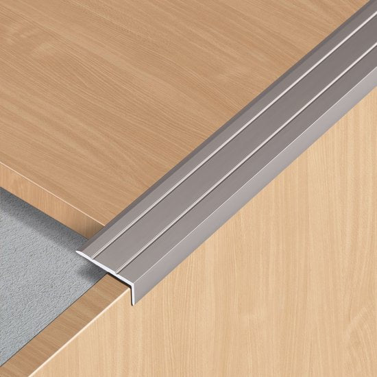 Selbstklebendes Treppenprofil 10 mm x 24 mm mattes Titan – Länge 1,50 Meter