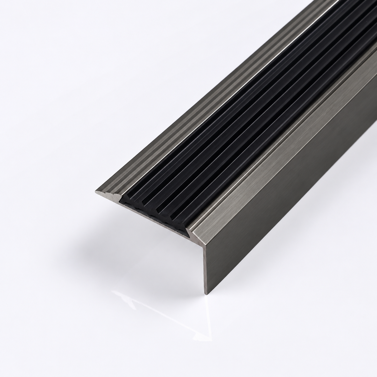 Selbstklebendes Treppenprofil mit Gummieinlage in Dunkel-Gunmetal – Länge 1,50 Meter